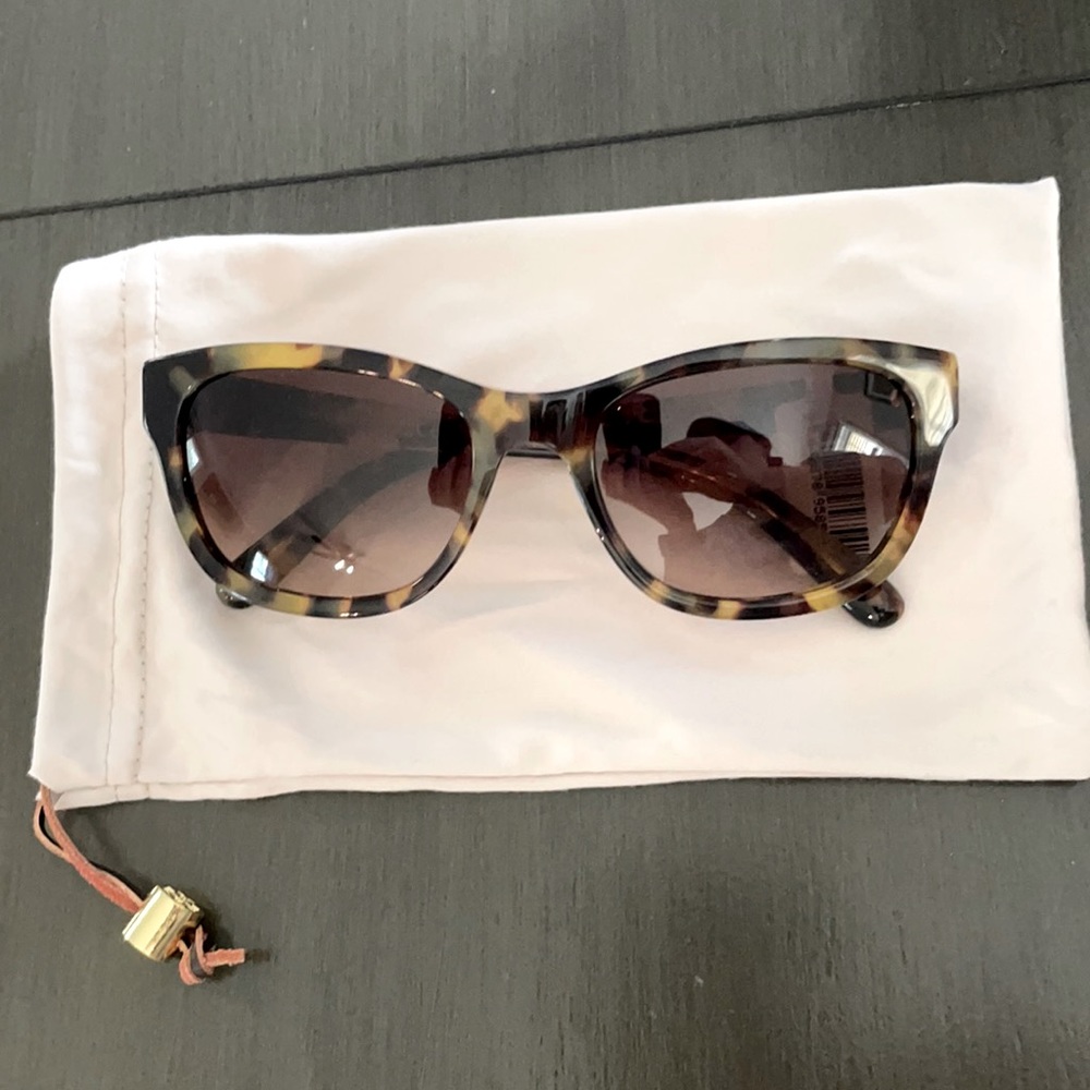 NWT Tory Burch Sunglasses Spotty Tortoise